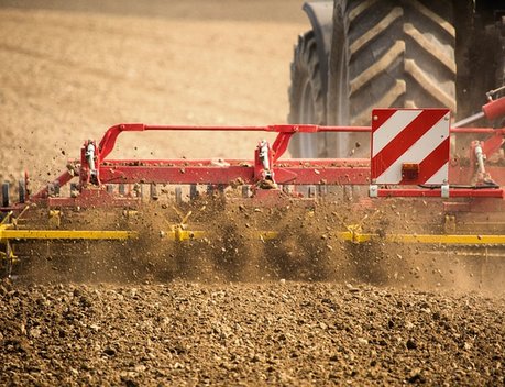 Более 40 единиц сельхозтехники и оборудования приобрели аграрии Крыма за январь 2022 года