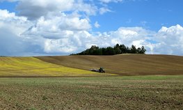 Дмитрий Патрушев: АПК в оптимальные агротехнологические сроки входит в этап весенних полевых работ